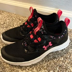 Girls Under Armour tennis shoes